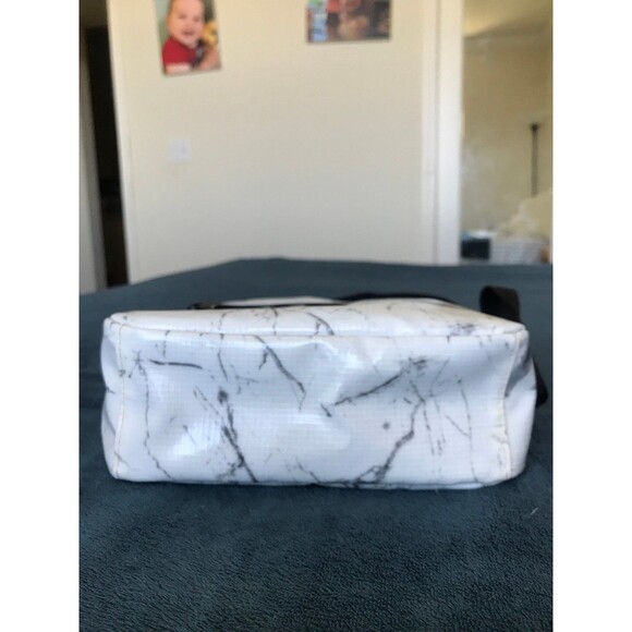 LeSportsac Jasper Crossbody white marble print oilcloths - Picture 5 of 10